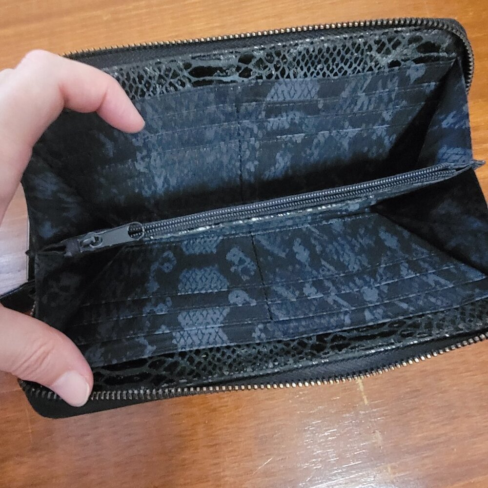 Kenneth Cole New York Black Patent Leather Clutch Purse Wallet - Picture 4 of 13